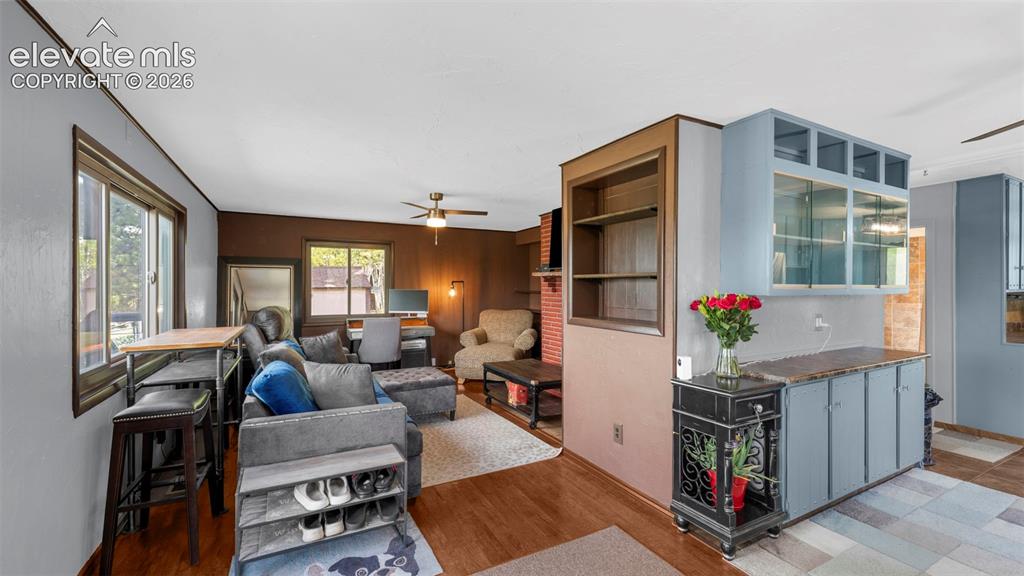 Image 19 of 37: Living Room