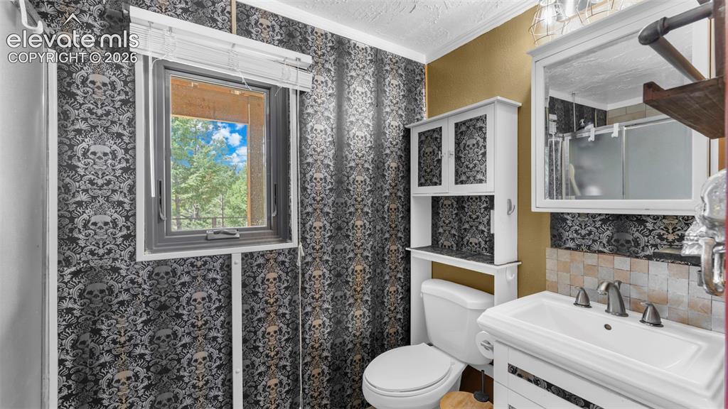 Image 7 of 37: Bathroom