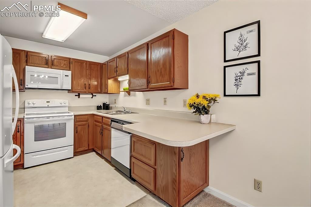 Image 6 of 36: Kitchen