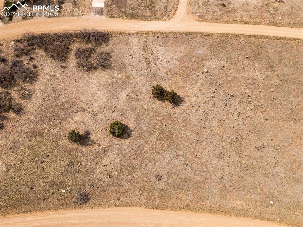 Image 4 of 7: Drone / aerial view