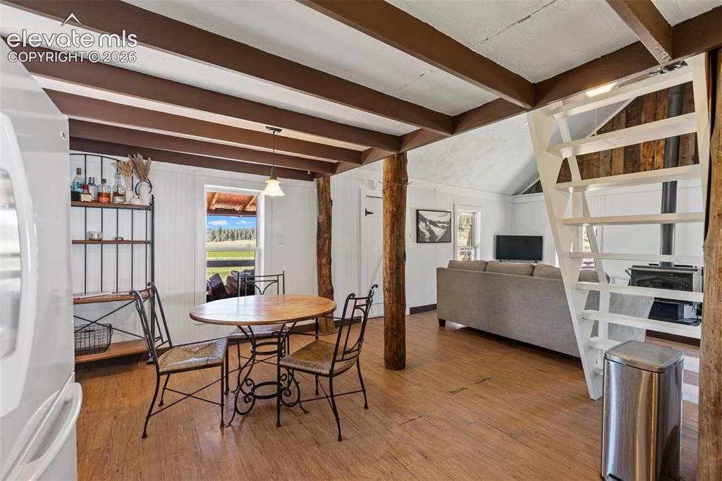Image 10 of 36: Dining Area