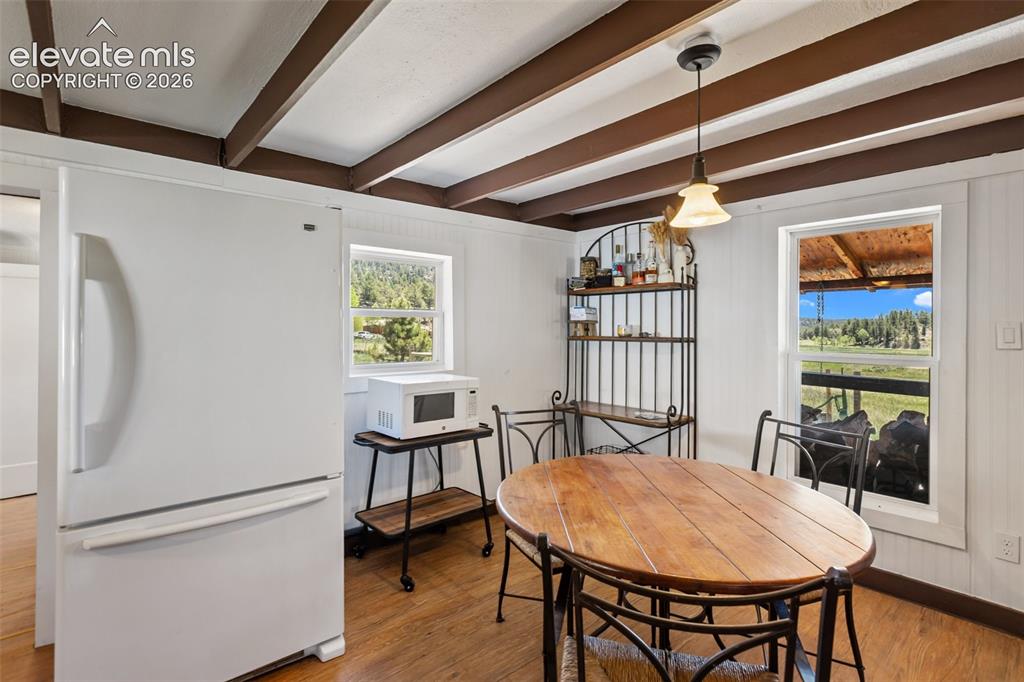 Image 14 of 36: Dining Area