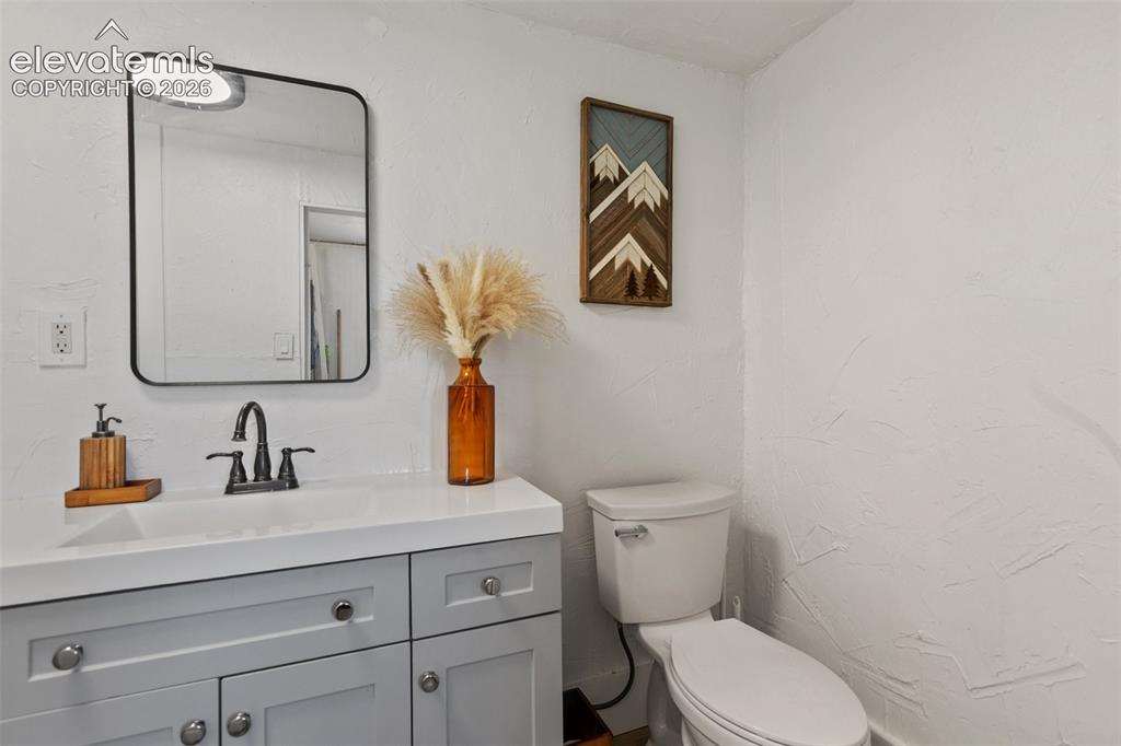 Image 18 of 36: Bathroom