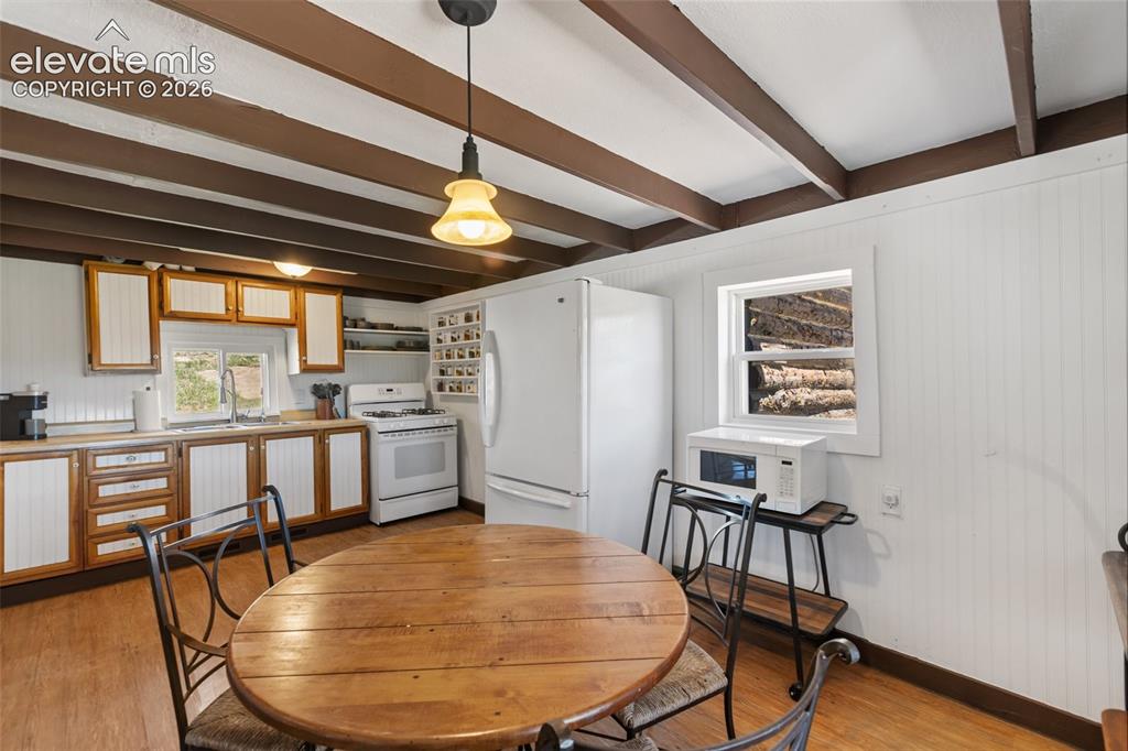 Image 7 of 36: Dining Area