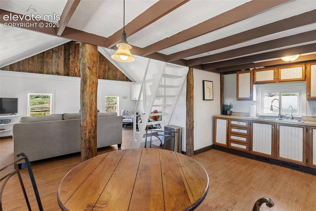 Image 8 of 36: Dining Area