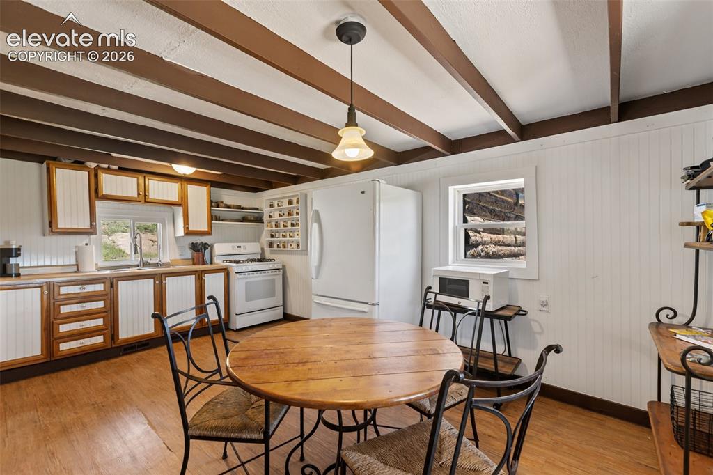 Image 9 of 36: Dining Area