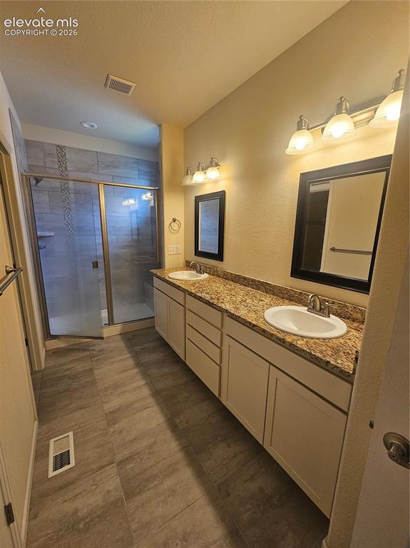 Image 10 of 32: Bathroom