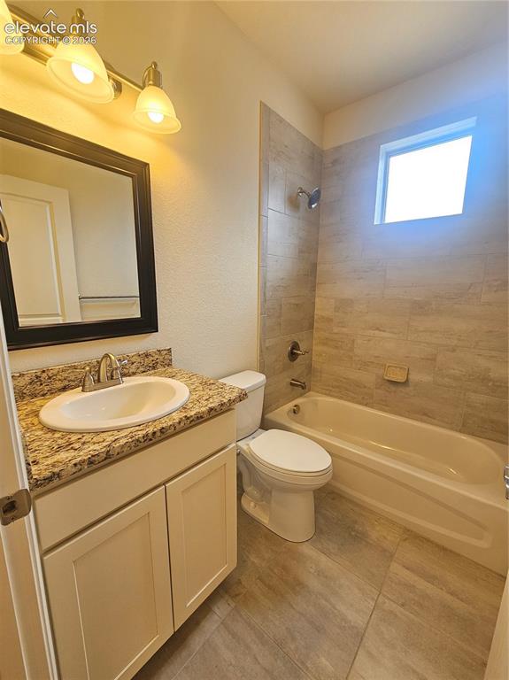 Image 17 of 32: Bathroom