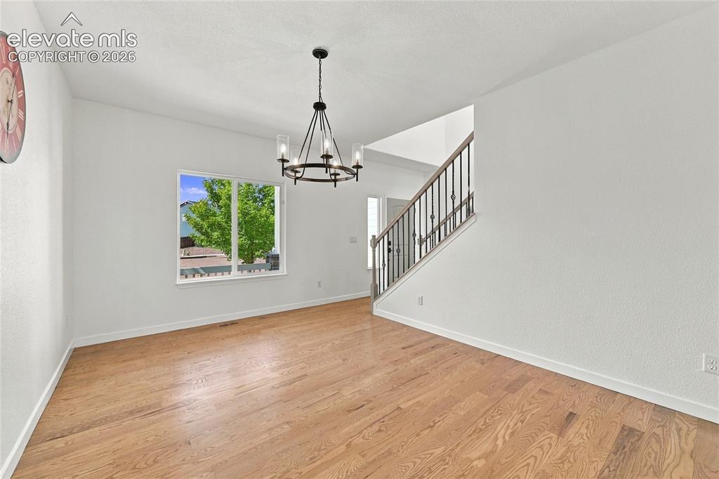 Image 10 of 40: Dining Area
