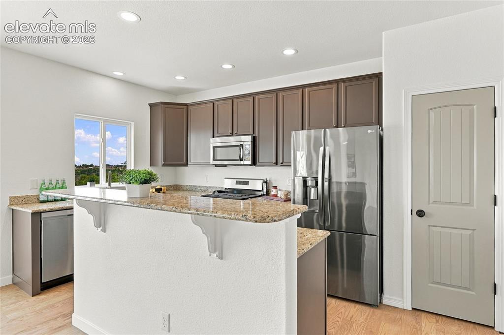 Image 11 of 40: Kitchen