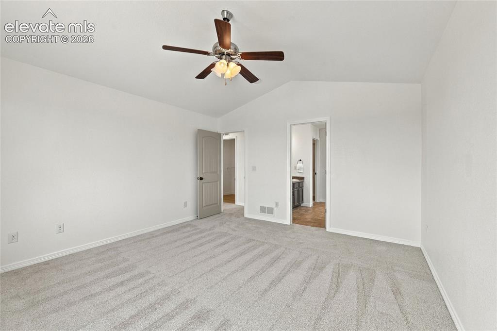 Image 17 of 40: Bedroom