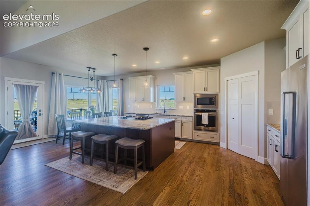 Image 10 of 50: Kitchen