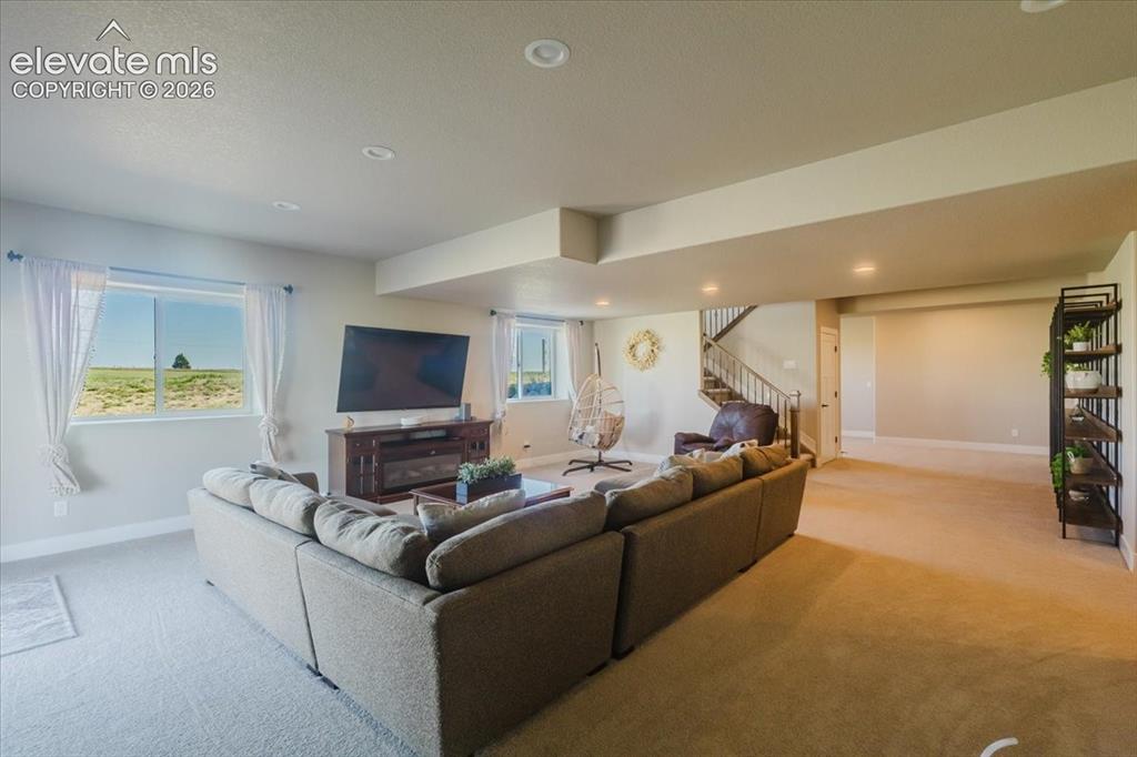Image 18 of 50: Living Room