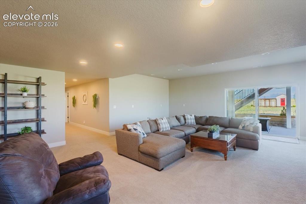 Image 19 of 50: Living Room