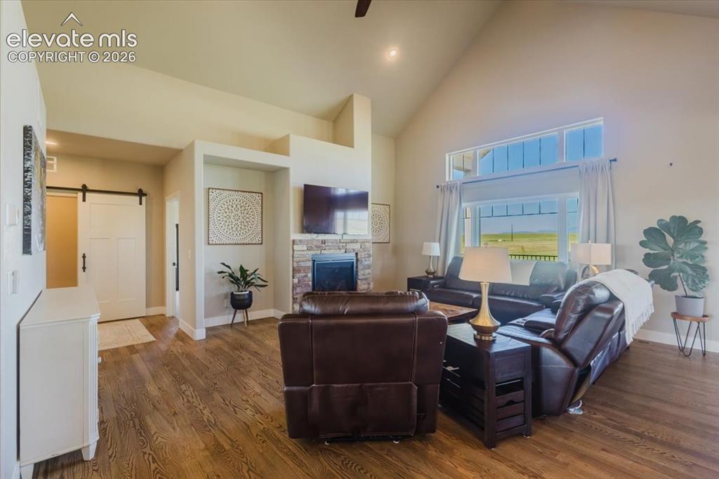 Image 9 of 50: Living Room