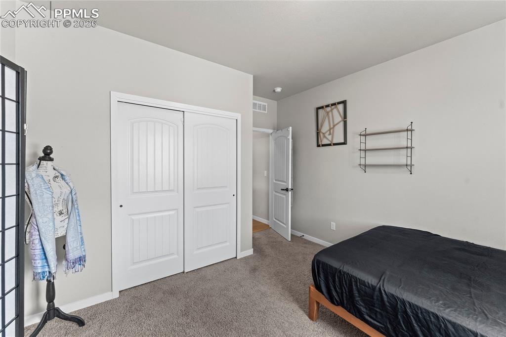 Image 10 of 50: Bedroom