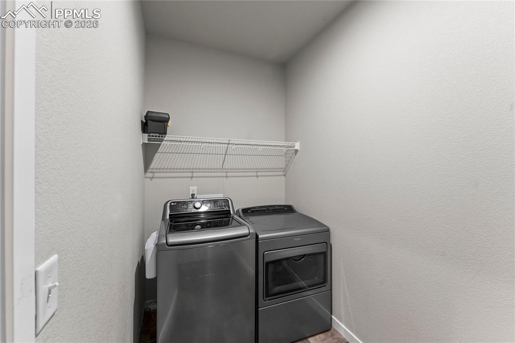 Image 13 of 50: Laundry