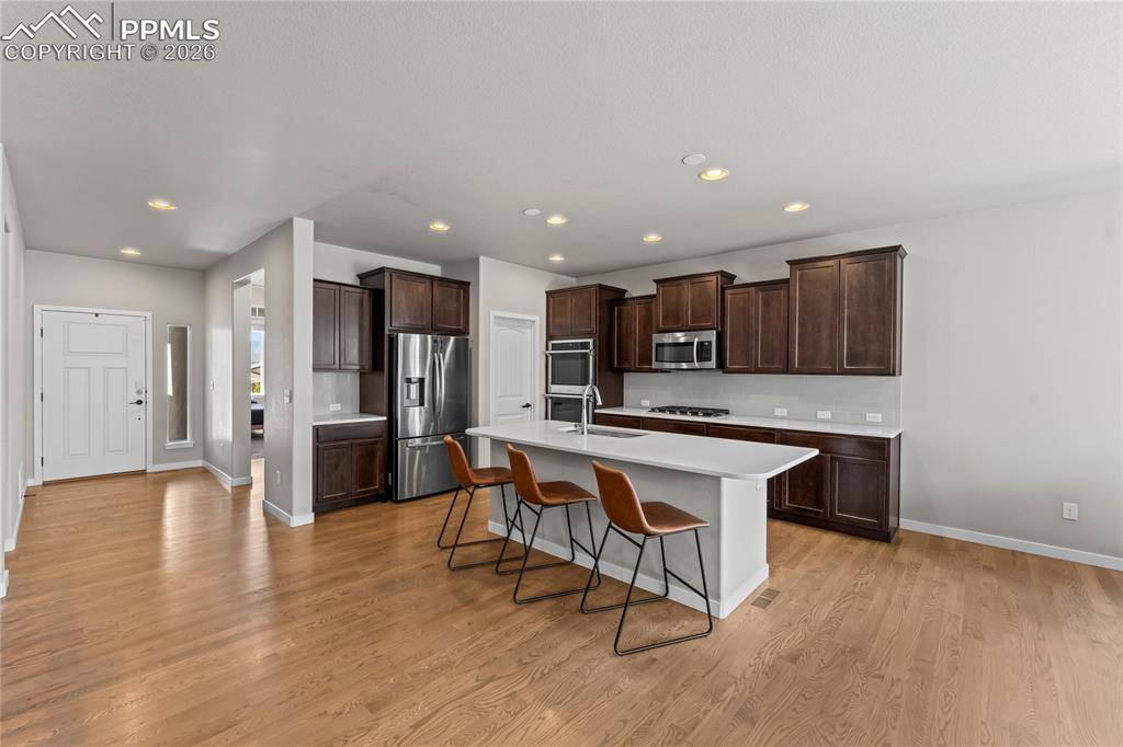 Image 16 of 50: Kitchen