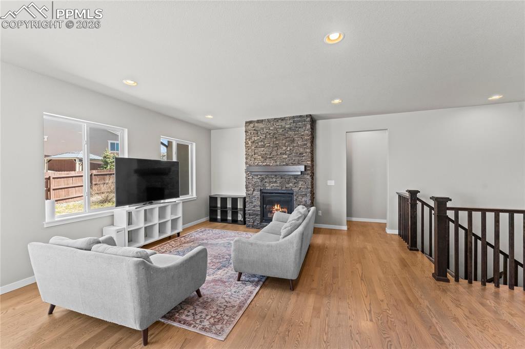 Image 19 of 50: Living Room