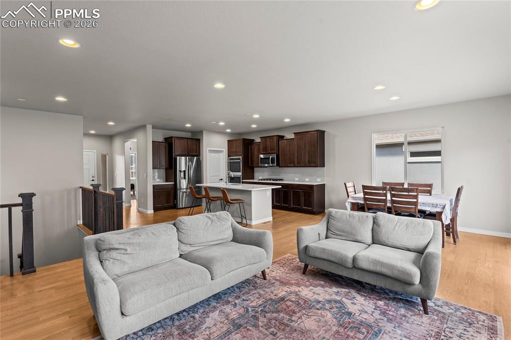 Image 21 of 50: Living Room