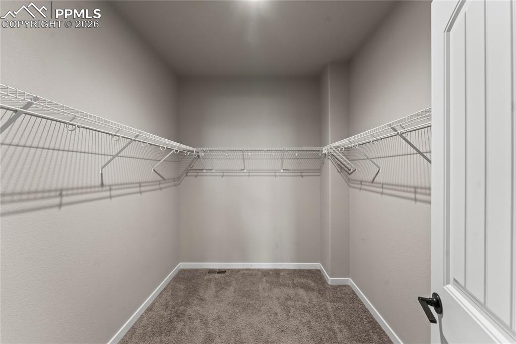 Image 31 of 50: Walk-In Closets