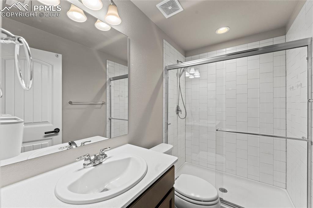 Image 39 of 50: Bathroom