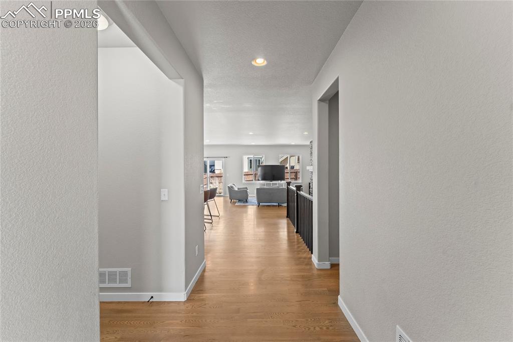 Image 7 of 50: Entry