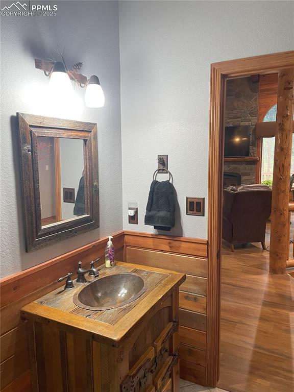 Image 13 of 40: Bathroom