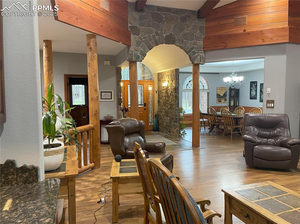 Image 18 of 40: Lobby