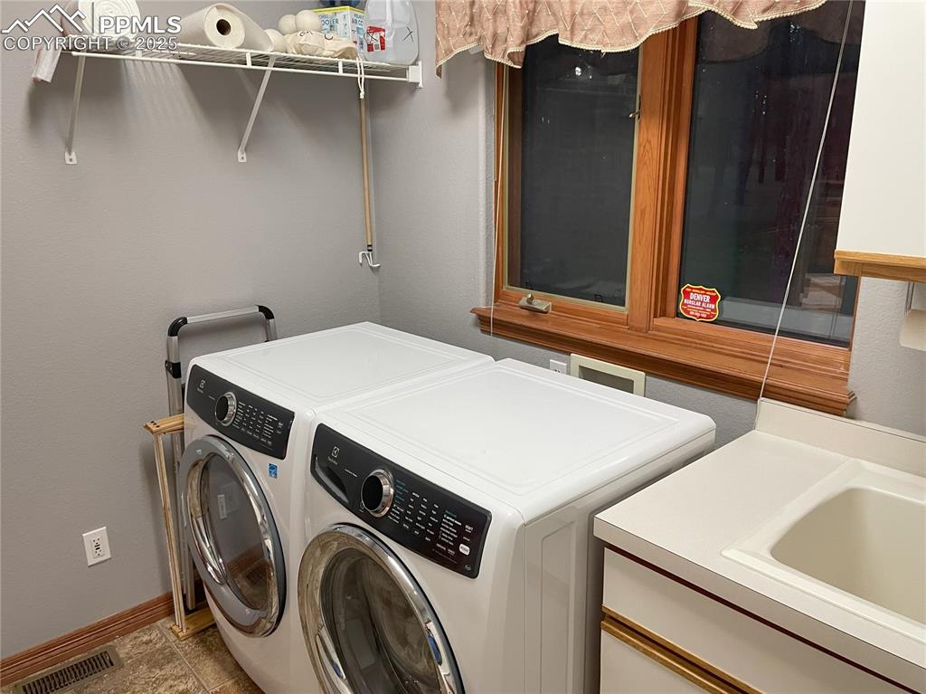 Image 19 of 40: Laundry