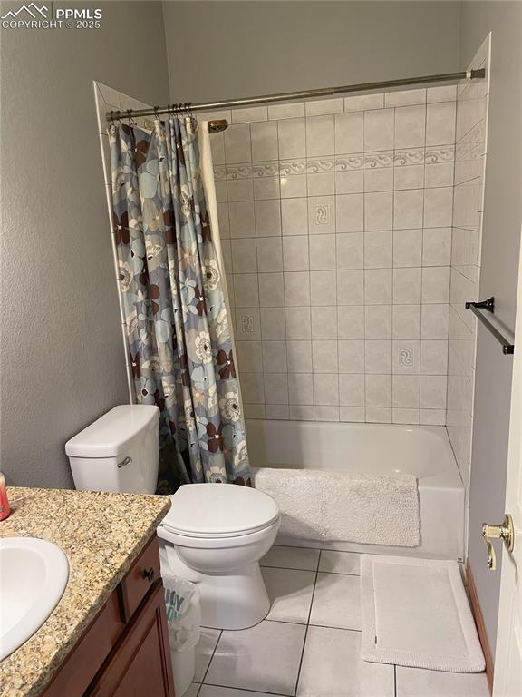 Image 28 of 40: Bathroom