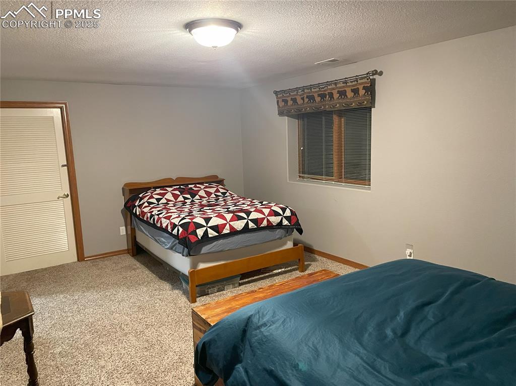 Image 31 of 40: Bedroom