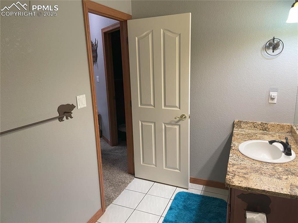 Image 32 of 40: Bathroom