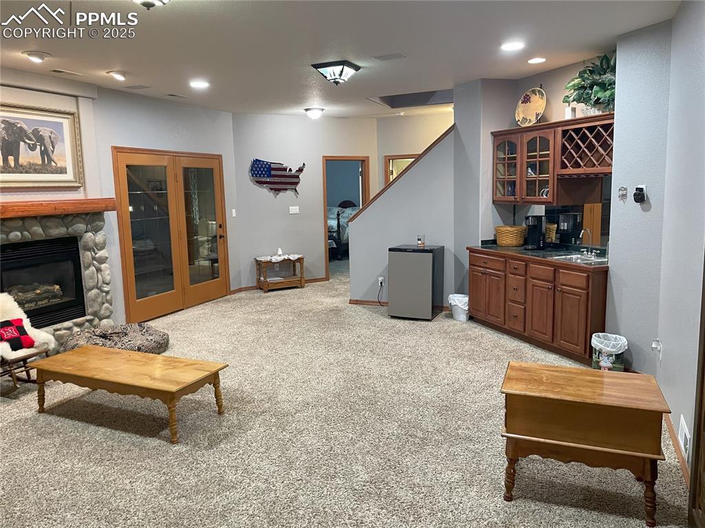 Image 34 of 40: Living Room