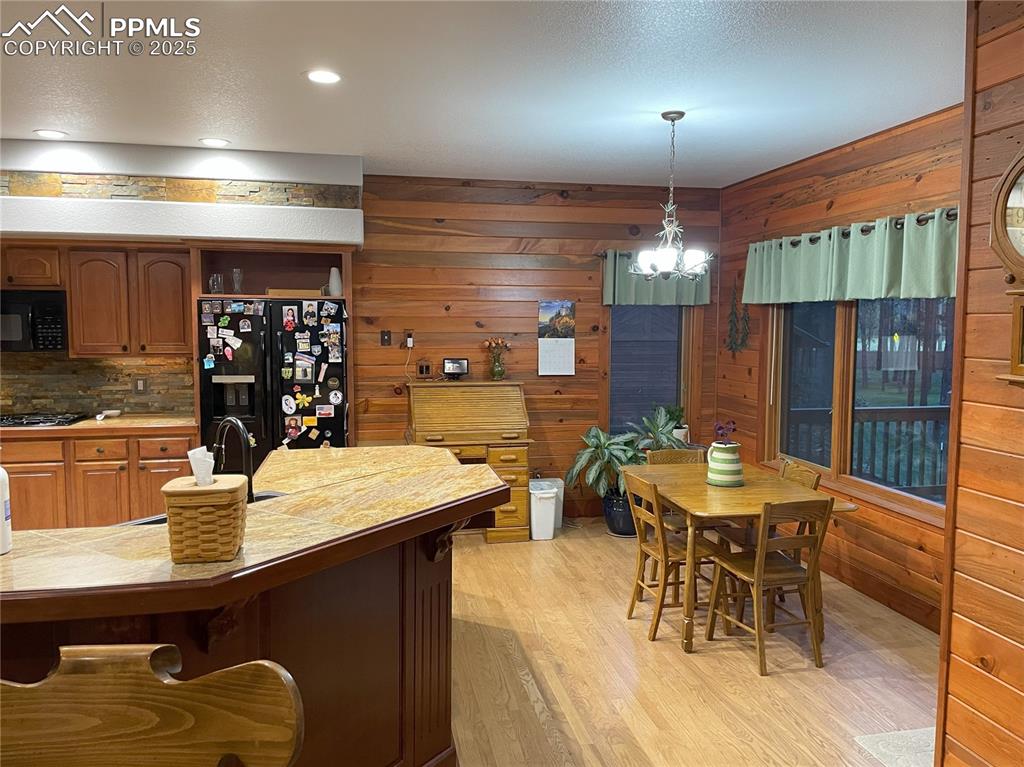 Image 6 of 40: Kitchen