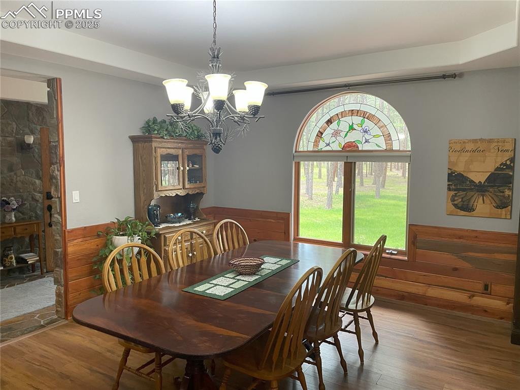 Image 7 of 40: Dining Area