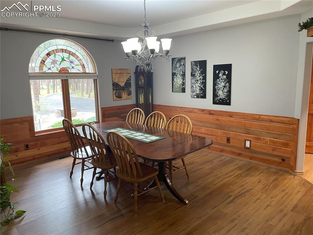 Image 8 of 40: Dining Area