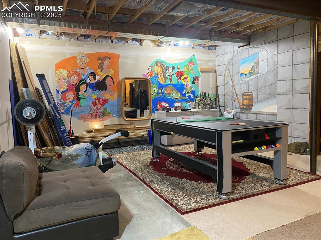 Image 22 of 48: With plenty of space to finish everything your own way