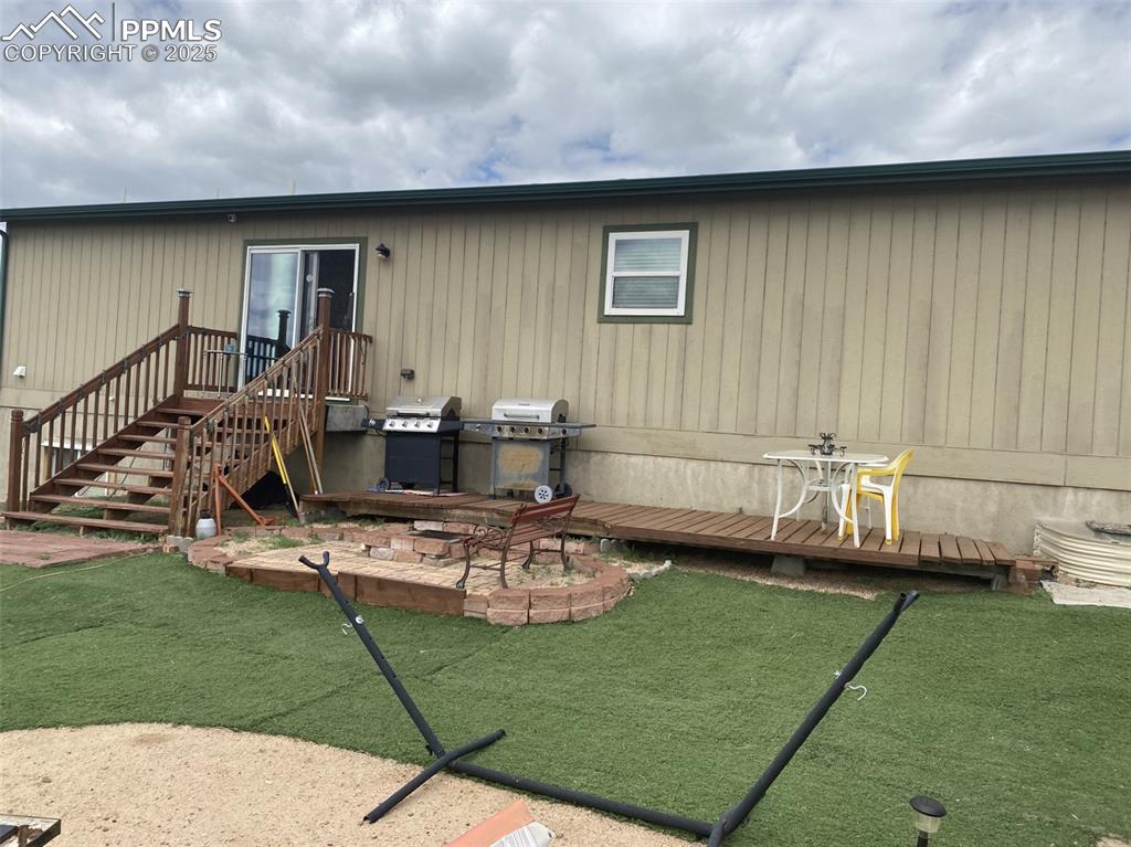 Image 29 of 48: Featuring an extended deck for relaxing on