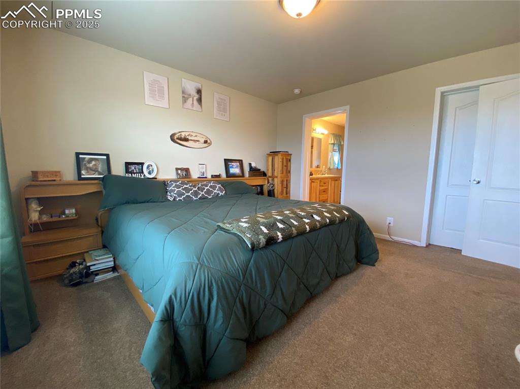Image 9 of 48: And a large walk-in closet