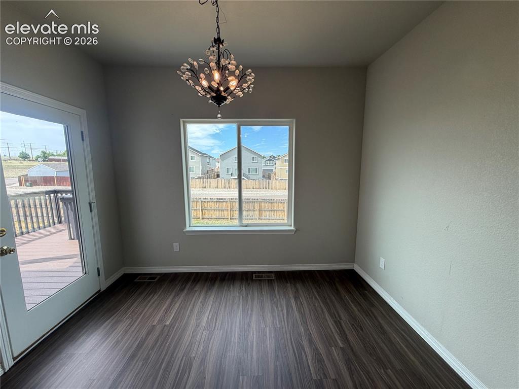 Image 11 of 38: Dining Area