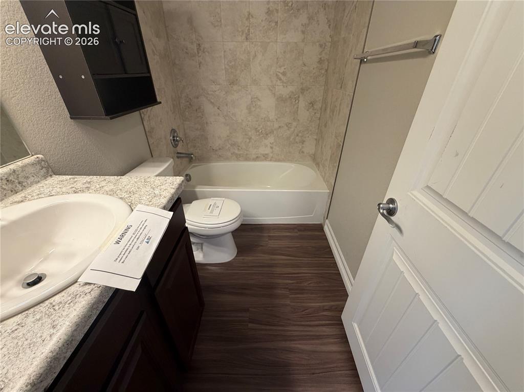Image 32 of 38: Bathroom