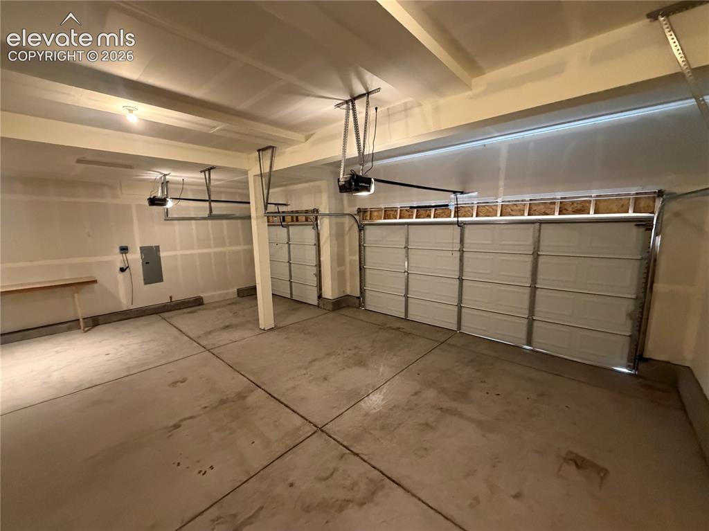 Image 36 of 38: Garage