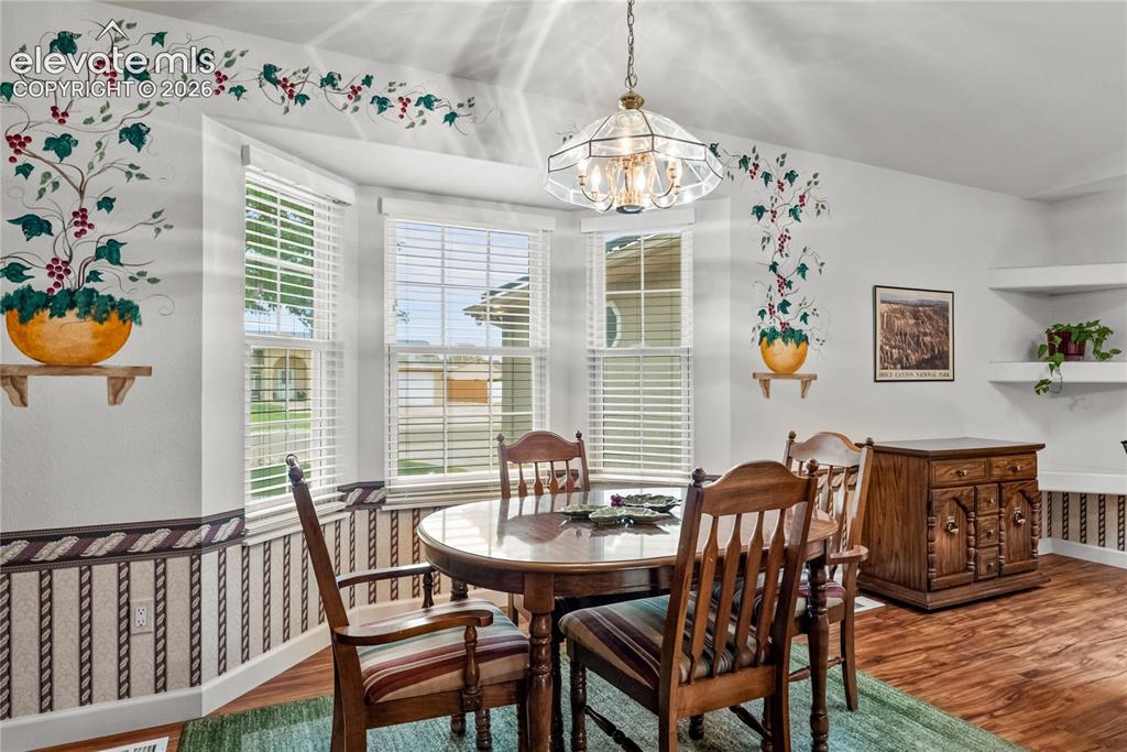 Image 15 of 42: Dining Area