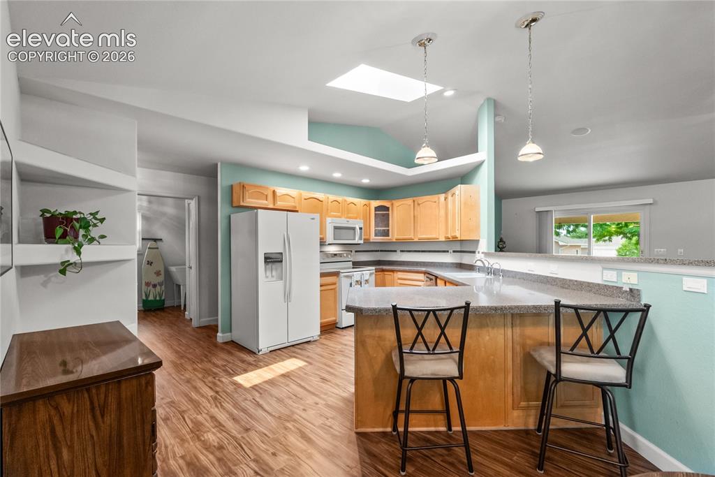 Image 18 of 42: Kitchen