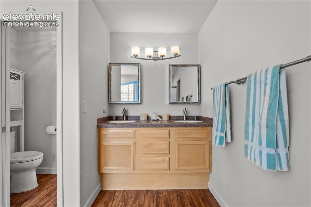 Image 21 of 42: Bathroom