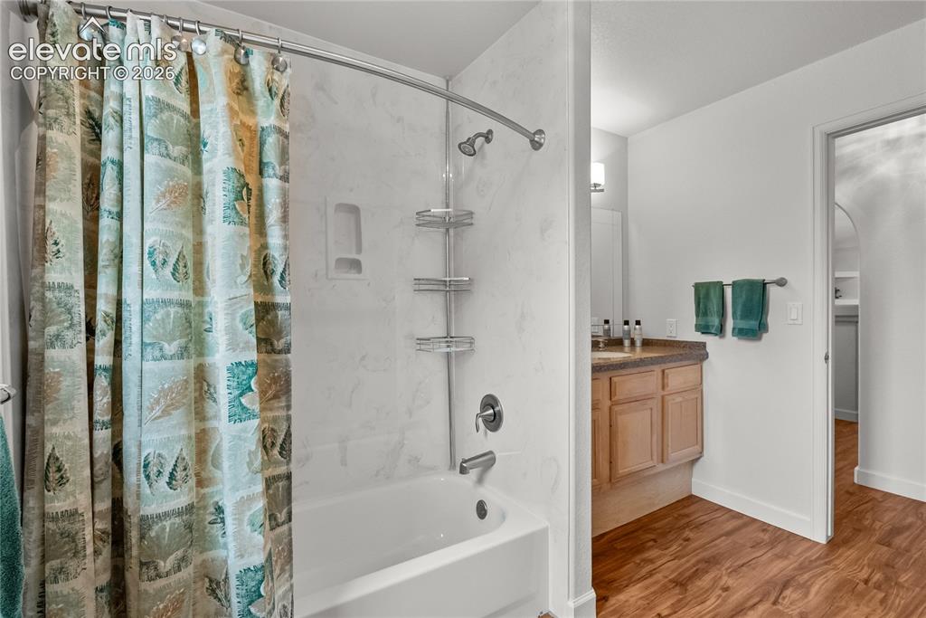 Image 29 of 42: Bathroom