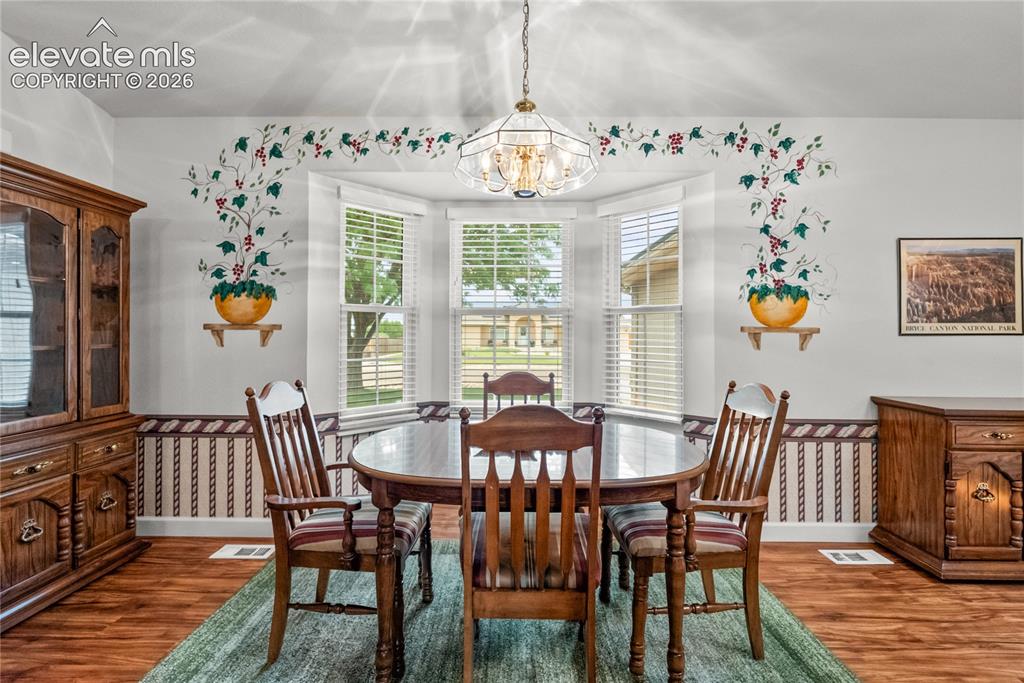 Image 3 of 42: Dining Area