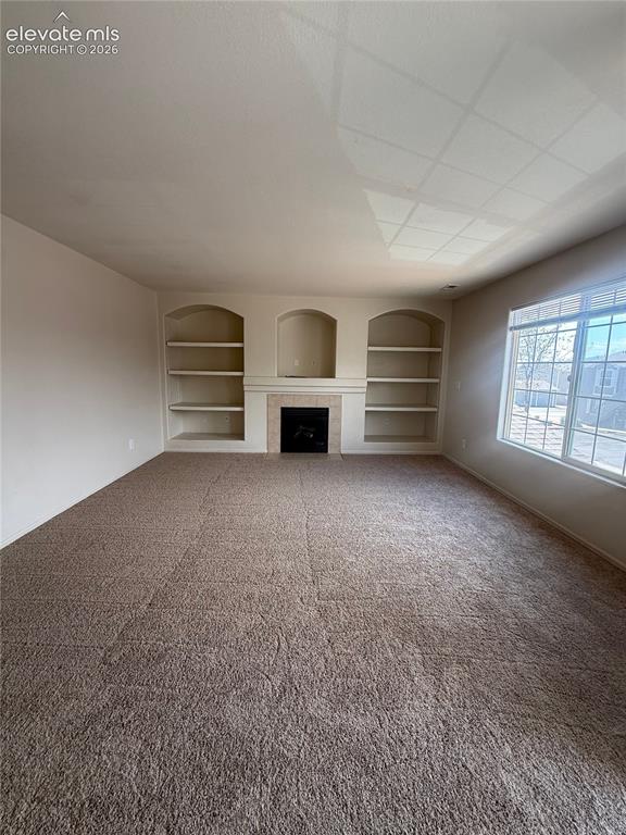 Image 3 of 8: Living Room