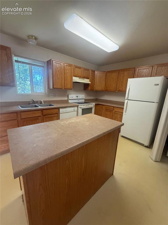 Image 5 of 8: Kitchen